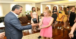 Samsun Valisi, Ukraynalı Çocuklar İle İstiklal Marşı Okudu