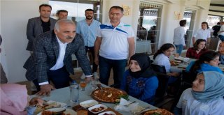 Vali Zorluoğlu Gençlerle Bir Araya Geldi