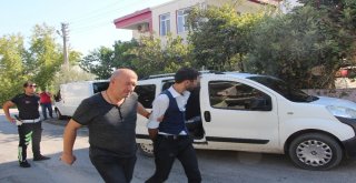 Çakmak Gazını Çekerek Araçta Sızdı