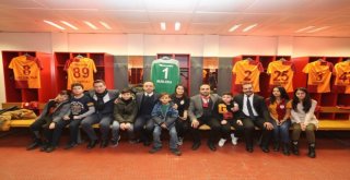 İbb, Şehit Ve Gazi Çocuklarını Galatasaray Futbol Takımıyla Buluşturdu