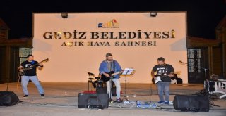 Gediz Tarhana Festivalinde Bisiklet Show Ve Halk Konseri
