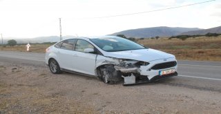 Elazığda Tır İle Otomobil Çarpıştı: 4 Yaralı