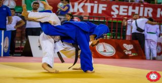 Kağıtspor, Türkiye Minikler Judo Şampiyonasında Zirvede