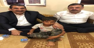 Belediye Başkanı Atilladan Kumun Altından Kurtarılan Çocuğu Ziyaret