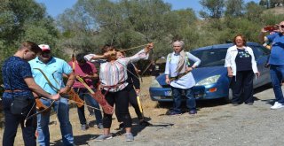 Geleneksel Okçular Üç Boyutlu Hedefleri Vurmak İçin Yarıştı