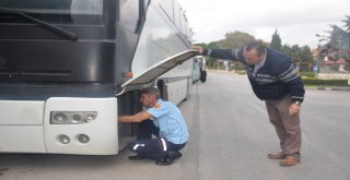 Otobüs Şasesine Sıkışan Yavru Kedi İtfaiye Ekiplerince Kurtarıldı