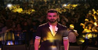 Ünlü Popçu Emre Kayanın Seni Seve Seve Klibi Bir Haftada 2 Milyon Kez İzlendi