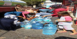 Susuzluktan Kavrulduklarını Belirten Mahallelinin İmdadına Ayvalık Belediyesi Su Tankerleriyle Yetişti