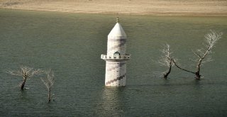 Baraj Suları Çekilince Köy Ortaya Çıktı