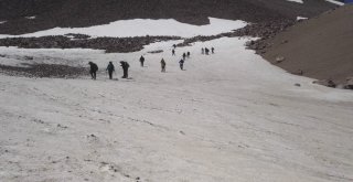 20 Dağcı, 4 Bin 58 Rakımlı Süphan Dağına Tırmandı
