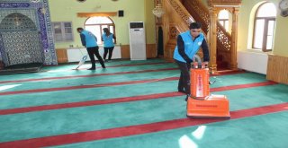 Erzincan Gençlik Merkezi Gençlerinden Cami Temizliği