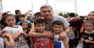 Başkan Çetinden Binlerce Çocuğa Spor Malzemesi