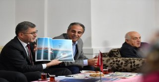 Başkan Türkmen , Altunizade Site 61İ Ziyaret Etti