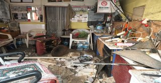 Berber Dükkanının Tavan Kaplaması Çöktü: 3 Yaralı