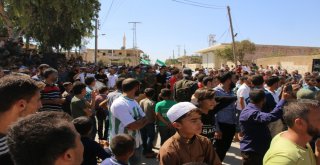 Suriyelilerden İdlib İçin Protesto