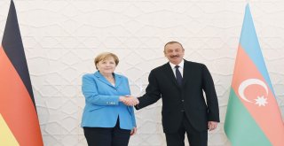 Almanya Başbakanı Merkel Azerbaycanda