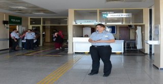 Kahraman Güvenlik Görevlisi Kalp Krizi Geçiren Vatandaşı Ölümden Kurtardı