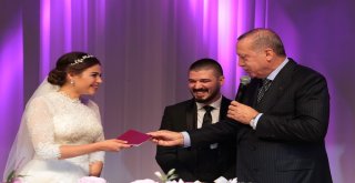 Cumhurbaşkanı Erdoğan Nikah Şahidi Oldu