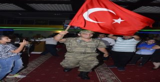 Askerden Ablasına Kına Gecesi Sürprizi