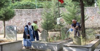 17 Ağustos Şehitleri, Mezarlarında Gözyaşları Ve Dualarla Anıldı