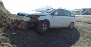 Otomobil Tarlaya Uçtu: 4 Yaralı