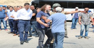 Hdpli Vekil Güvenlik Güçleriyle Tartıştı Aracıyla Yolu Kapattı