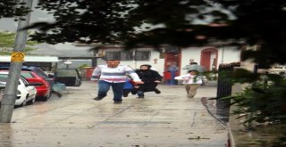 Meteorolojinin Uyarılarının Ardından Zonguldakta Kuvvetli Sağanak Etkili Oldu