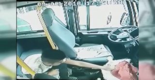 Minibüsten 30 Saniyede 100 Lira Çalan Hırsız Güvenlik Kamerasına Yakalandı