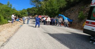 Devrilen Traktörün Altında Kalan Sürücü Yaralandı