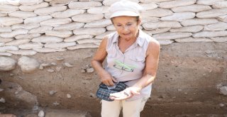 Yumuktepede 8 Bin 600 Yıllık Ok Ucu Bulundu