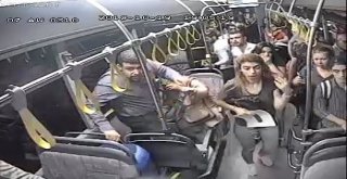 Antalyada Özel Halk Otobüsüne Şoförüne Levyeyle Saldırı Anı Ve Otobüste Yaşanan Panik Kamerada