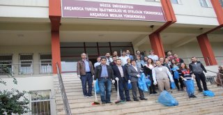 Düzce Üniversitesi Akçakoca Yerleşkesinde Çevre Temizliği Gerçekleştirildi