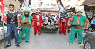 Denizi Olmayan Manisada Gelini Kayıkla Aldı