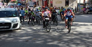 Sağlıklı Bir Yaşam İçin 100 Kişilik Grup Pedal Çevirdi