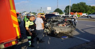 Kamyon Işıklarda Duran Otomobile Çarptı: 3 Yaralı