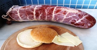 Osmanlı Hamburgeriyle Geleneksel Türk Tadlarını Yeni Nesile Aktarmaya Çalışıyor