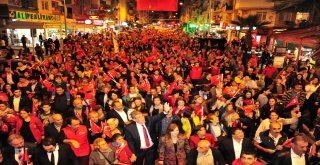 İzmirdeki Cumhuriyet Coşkusu Gece Boyu Devam Etti