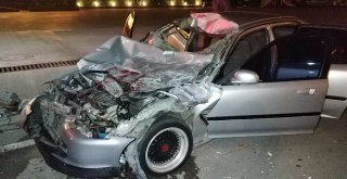 Otomobil Park Halindeki Tırın Dorsesinin Altına Girdi: 4 Yaralı