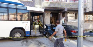 Freni Patlayan Belediye Otobüsü Araçların Arasına Daldı: 3 Yaralı