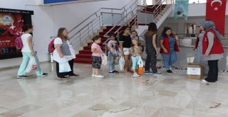 Gençlerden Köy Okullarına Kitap Bağışı