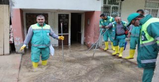 Sel Sonrası Cadde Ve Sokaklar Çamur Deryasına Döndü