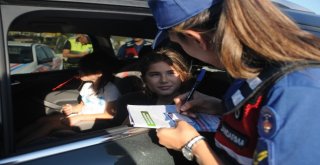 Vali Yılmaz, Çocuklara Kırmızı Düdük Dağıttı