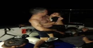Bodrum Açıklarında Batmak Üzere Olan Teknedeki 13 Göçmen Kurtarıldı