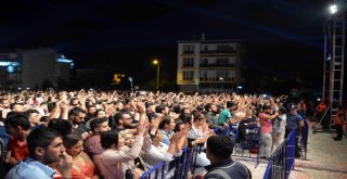 Ünlü Sanatçı Serkan Kaya, Sahnede Sarımsak Yedi