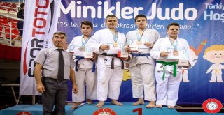 Kağıtspor, Türkiye Minikler Judo Şampiyonasında Zirvede