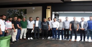 B.b. Erzurumspor Yönetim Kurulu Üyeleri, Beşiktaş Teknik Heyetini Ziyaret Etti