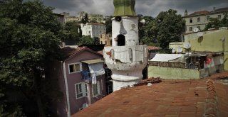 (Özel) Cemaat Namazını Minare Yıkılır Korkusuyla Kılıyor