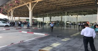 Otobüs, Peronda Bekleyen Yolcuların Arasına Daldı: 3 Yaralı