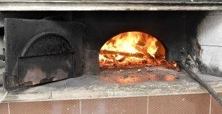 Bu Köy Buram Buram Ekmek Kokuyor