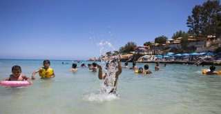 Tatilciler Mersin Sahillerini Doldurdu